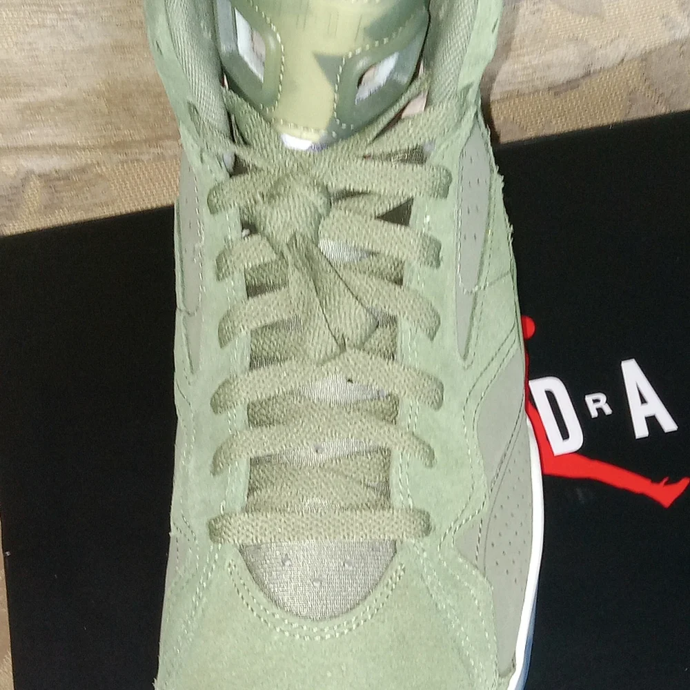 Jordan Men's Green Sneakers - Picture 3 of 8